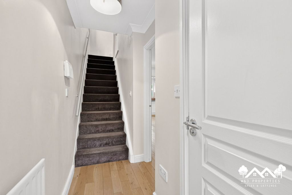 Property photo 3 of 40