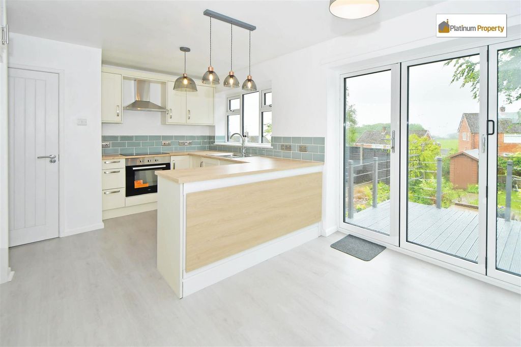 Property photo 2 of 21 Dining Kitchen
