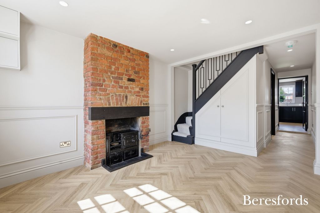 Property photo 2 of 14 Lounge