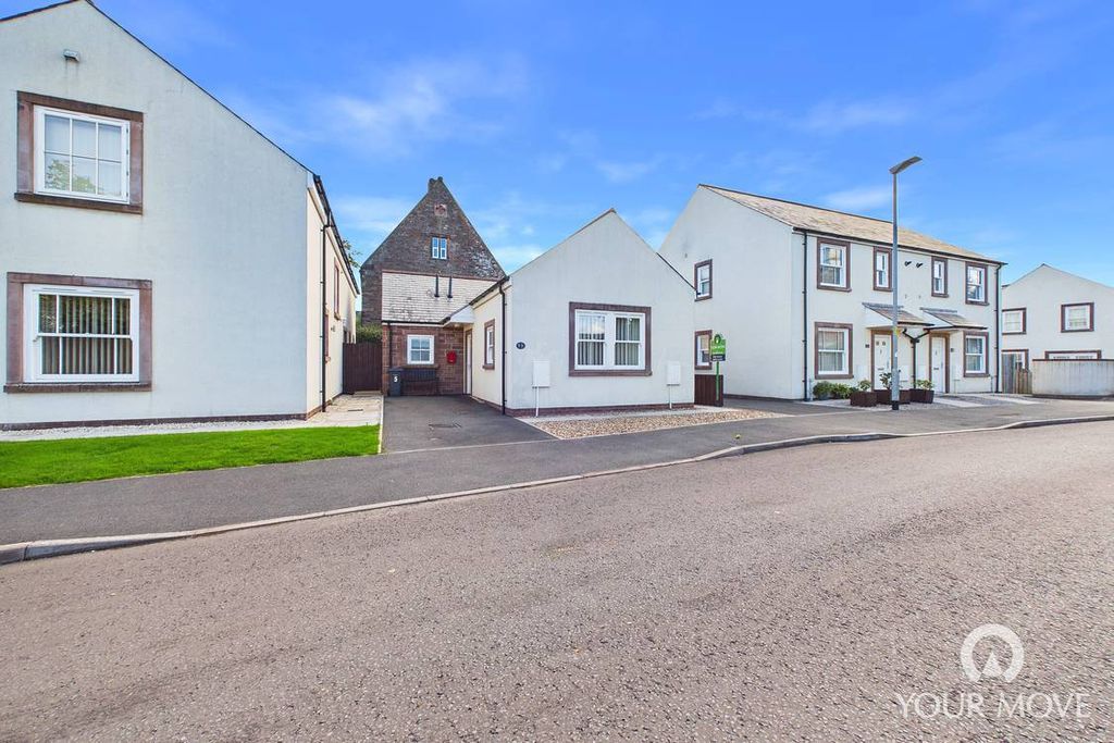 Property photo 1 of 11 Outside