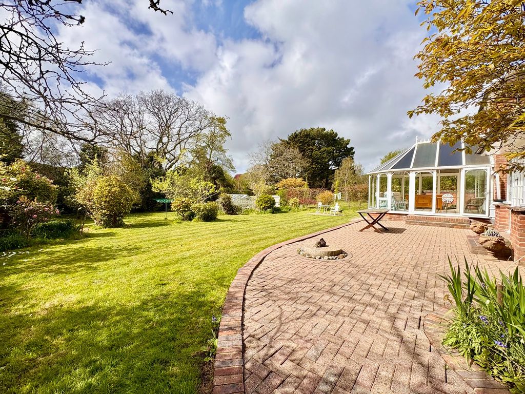 Property photo 2 of 40