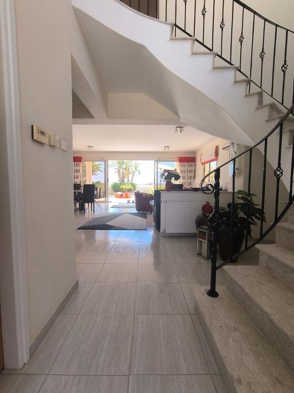 Property photo 3 of 34