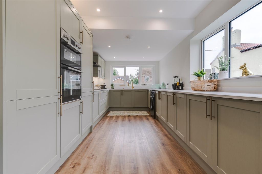 Property photo 2 of 17 Kitchen Diner