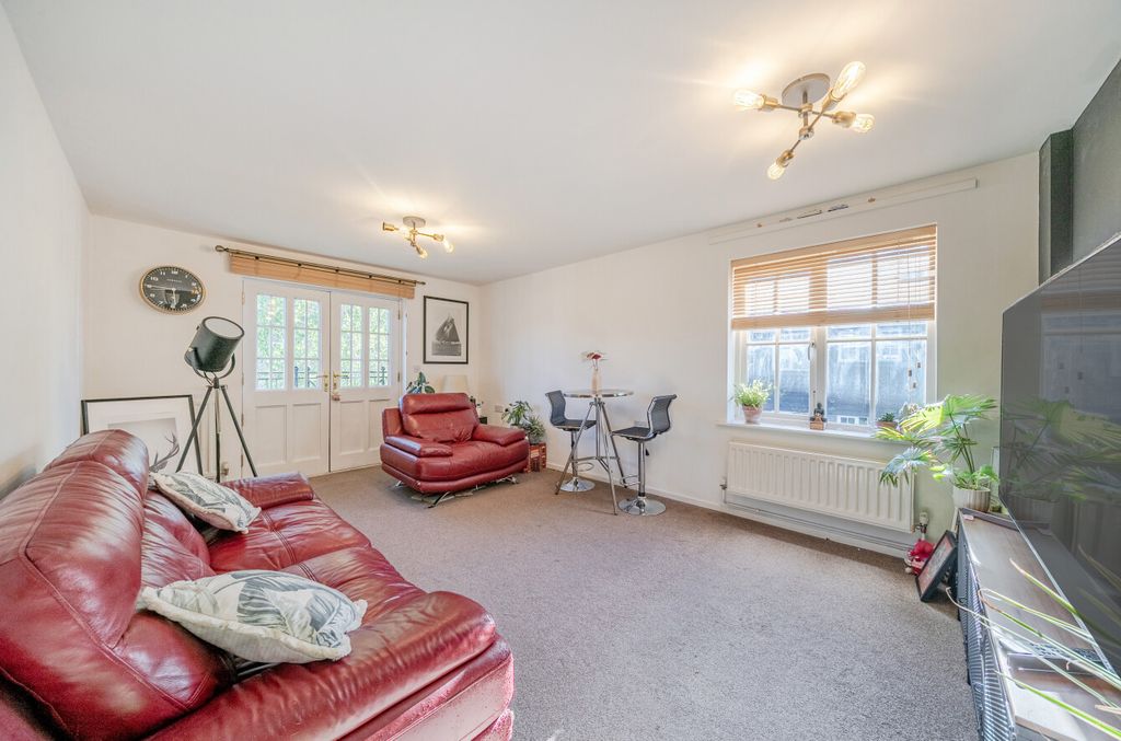 Property photo 2 of 10 1448276-9-69Ef153...