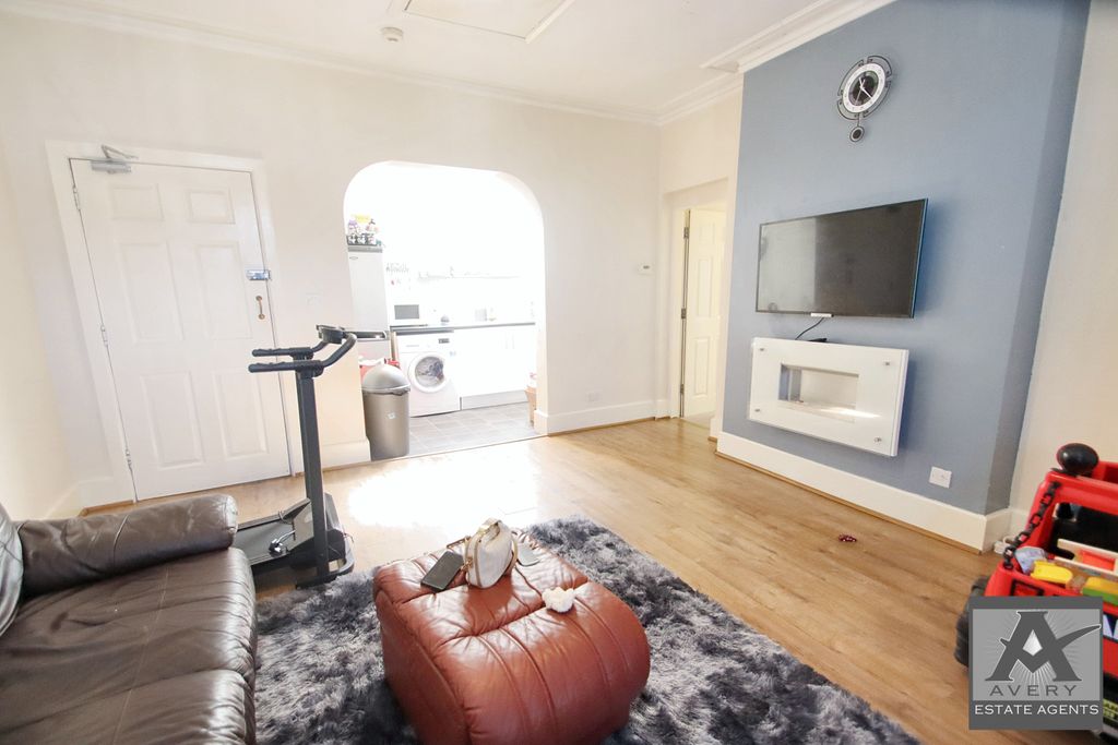 Property photo 2 of 12 Gallery