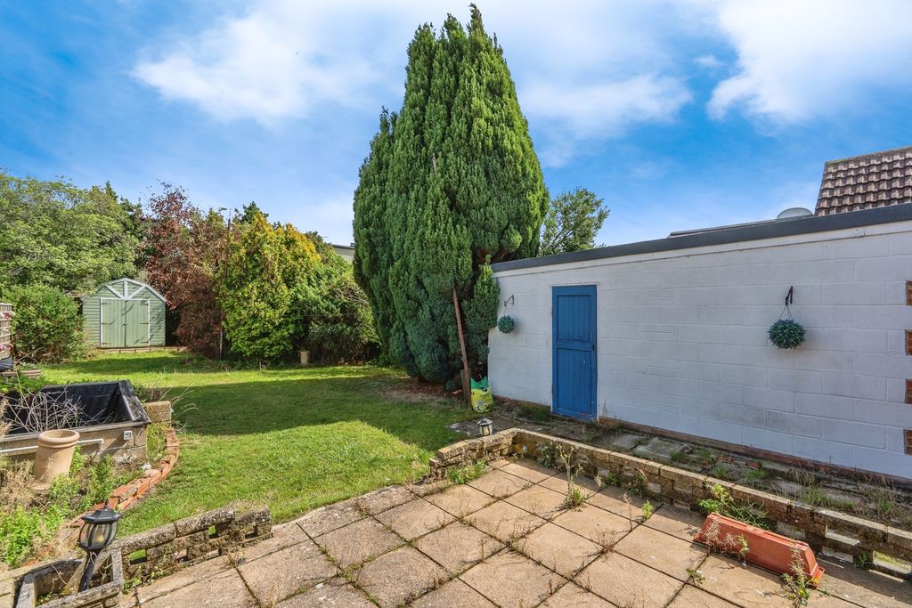 Property photo 2 of 17 Photo