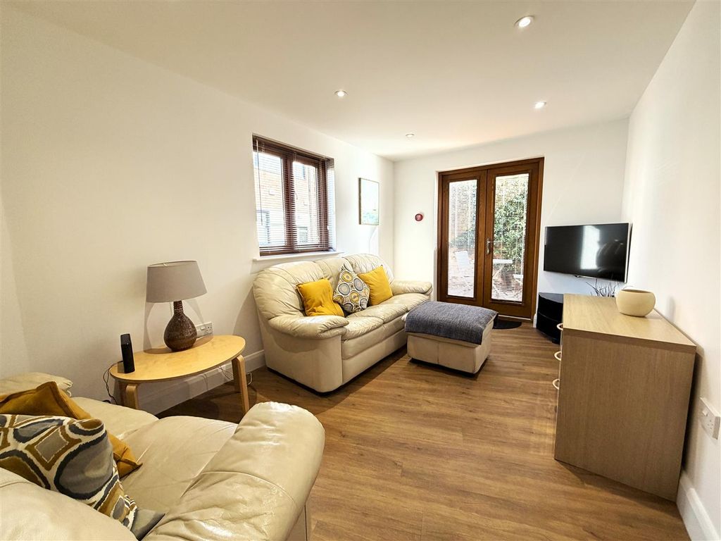 Property photo 2 of 16 Sitting Room.Jpg