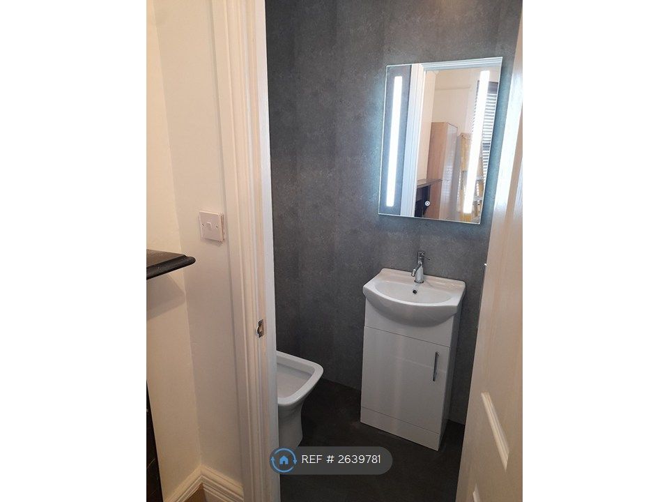 Property photo 2 of 9 En-Suite