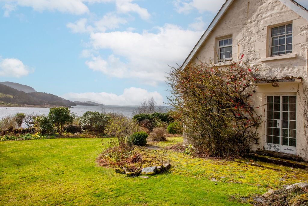 Property photo 2 of 31