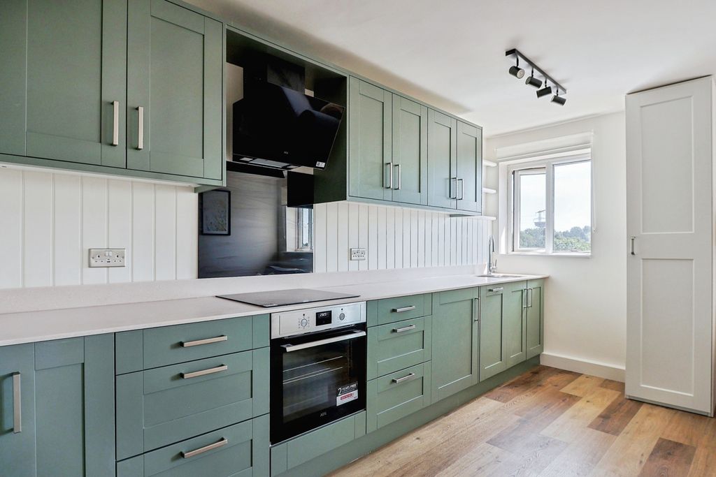 Property photo 3 of 10 Pbox-Img.Jpg