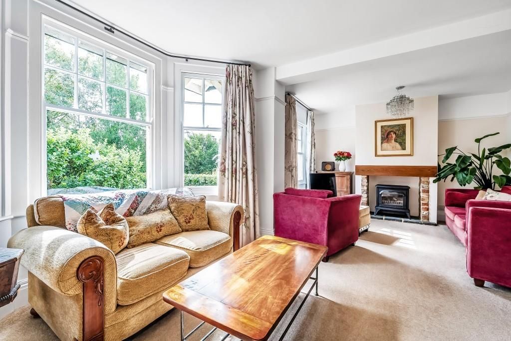 Property photo 2 of 22 6-Vincent-Drive-16.Jpg