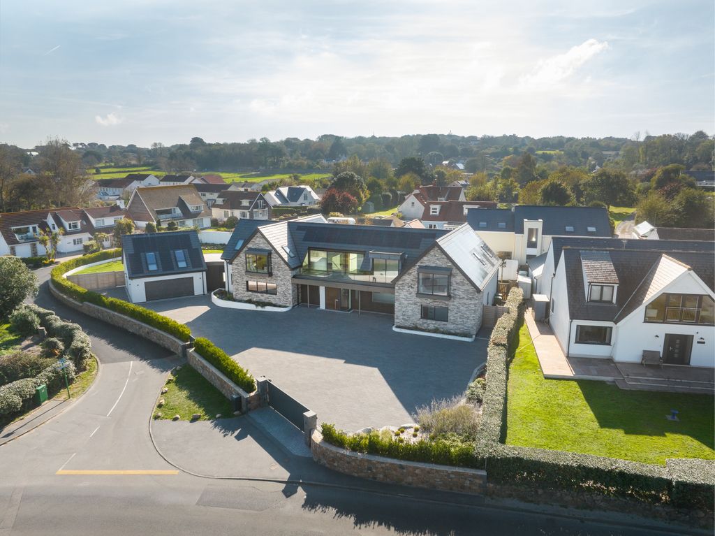 Property photo 3 of 20