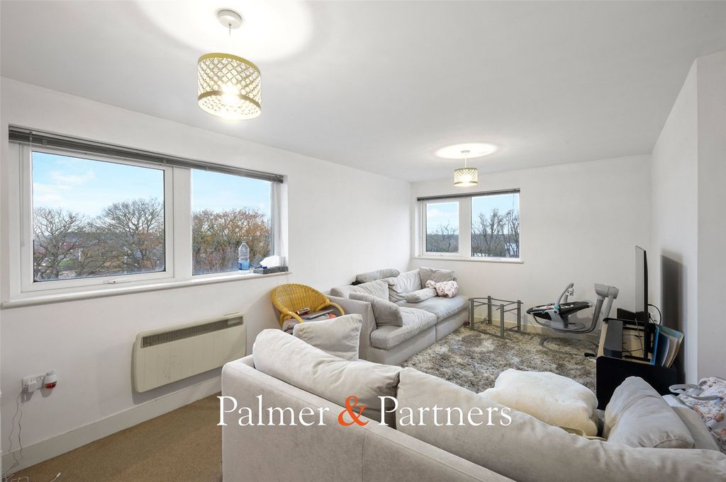 Property photo 3 of 9 Picture No. 05