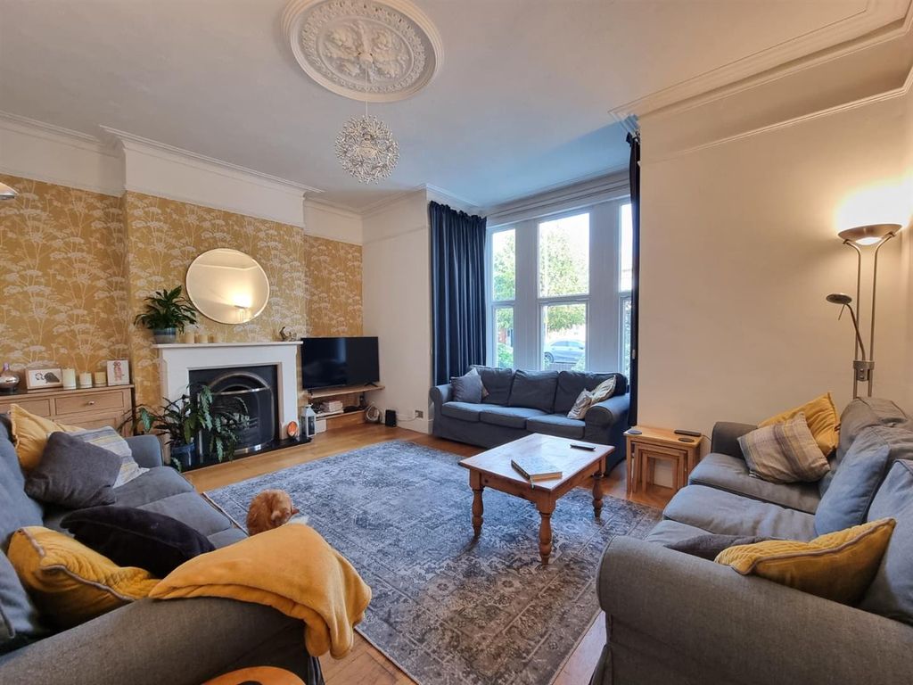 Property photo 3 of 32