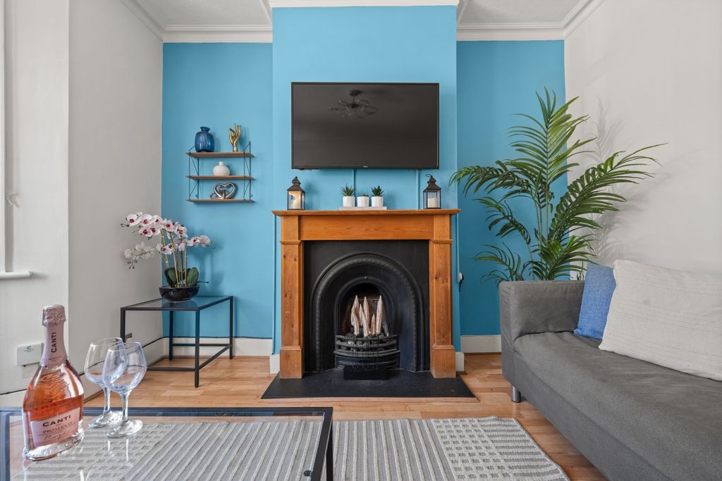 Property photo 1 of 9 Copy Of Gibbon Ro...