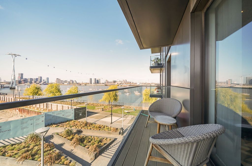 Property photo 1 of 18 Balcony.Jpg