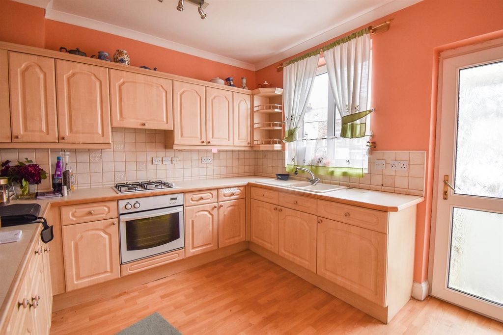 Property photo 2 of 16 Kitchen