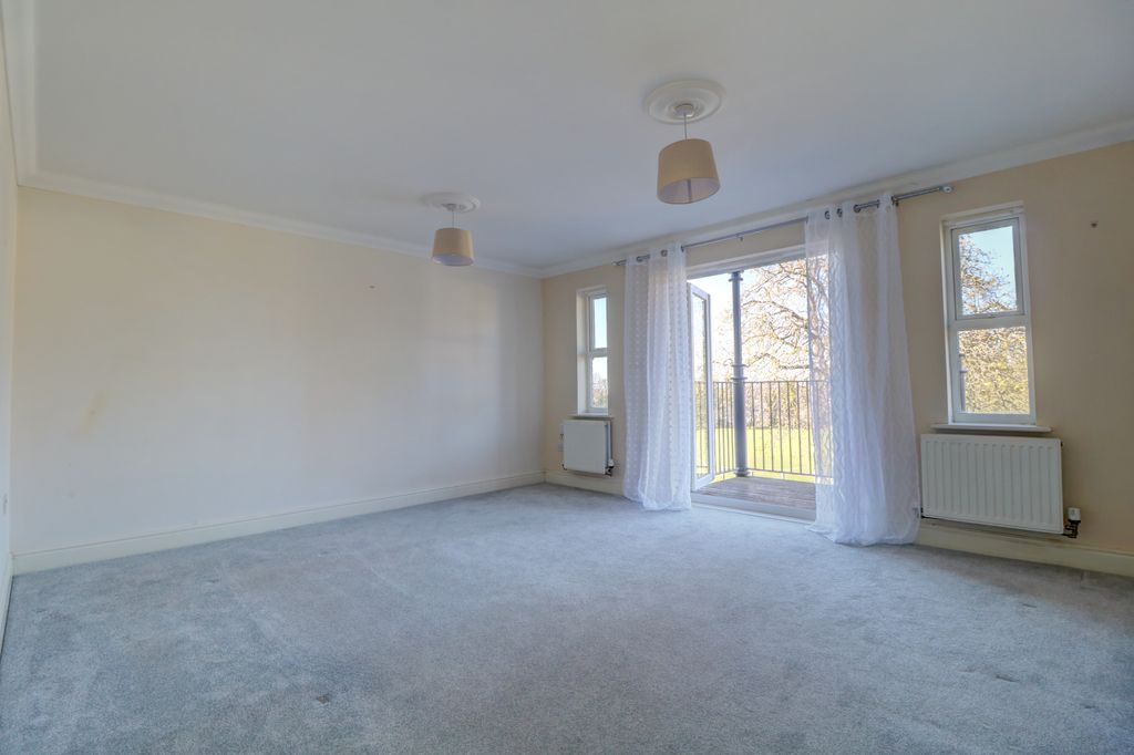 Property photo 2 of 17 Lounge