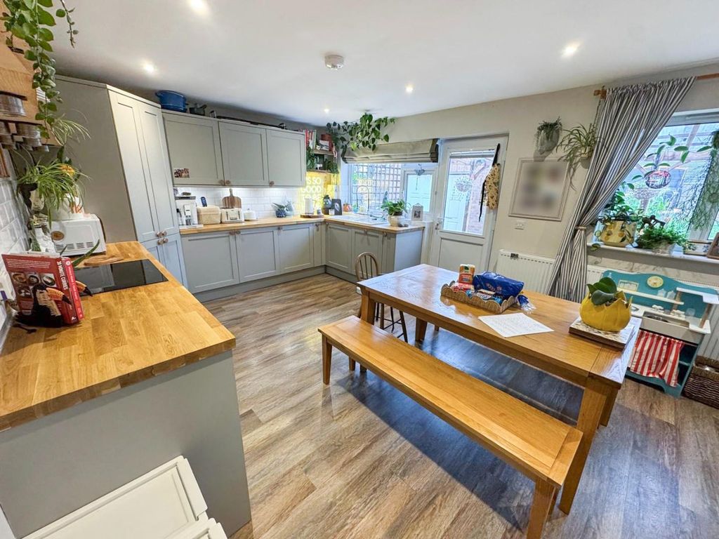 Property photo 3 of 15 Glbb71768A4-38d9-4552-Ae17-68A.Jpg