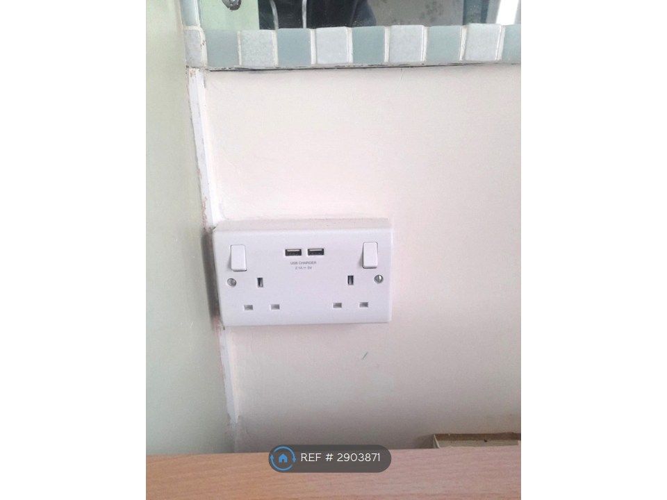 Property photo 3 of 23 Usb Socket