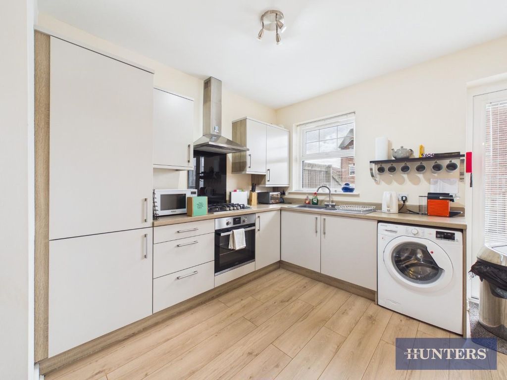 Property photo 3 of 18 Kitchen