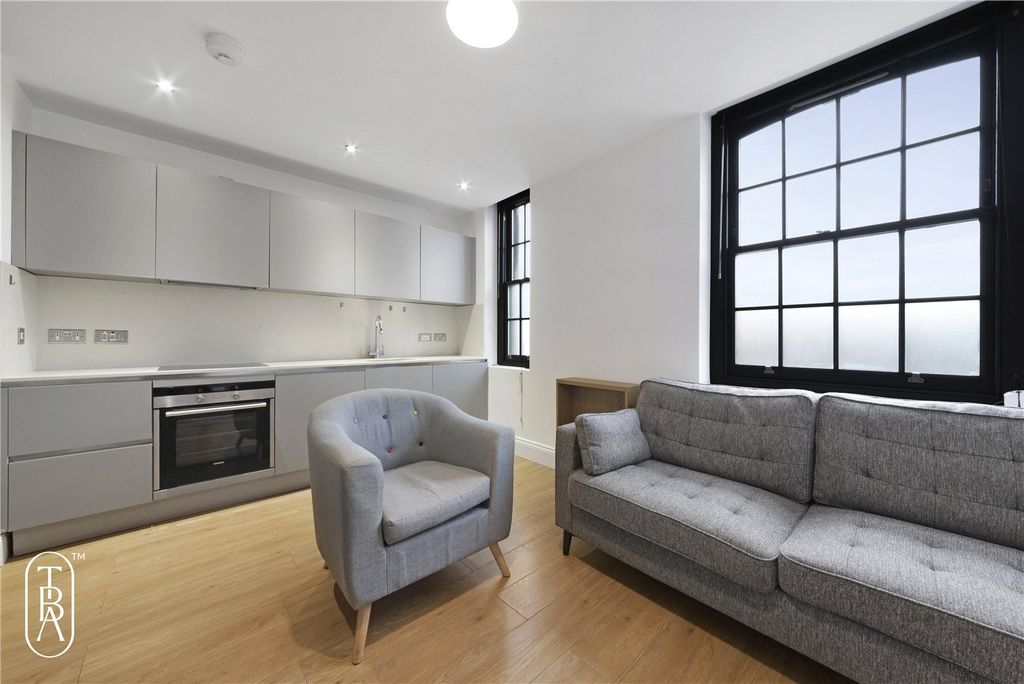 Property photo 2 of 17 Picture No. 12