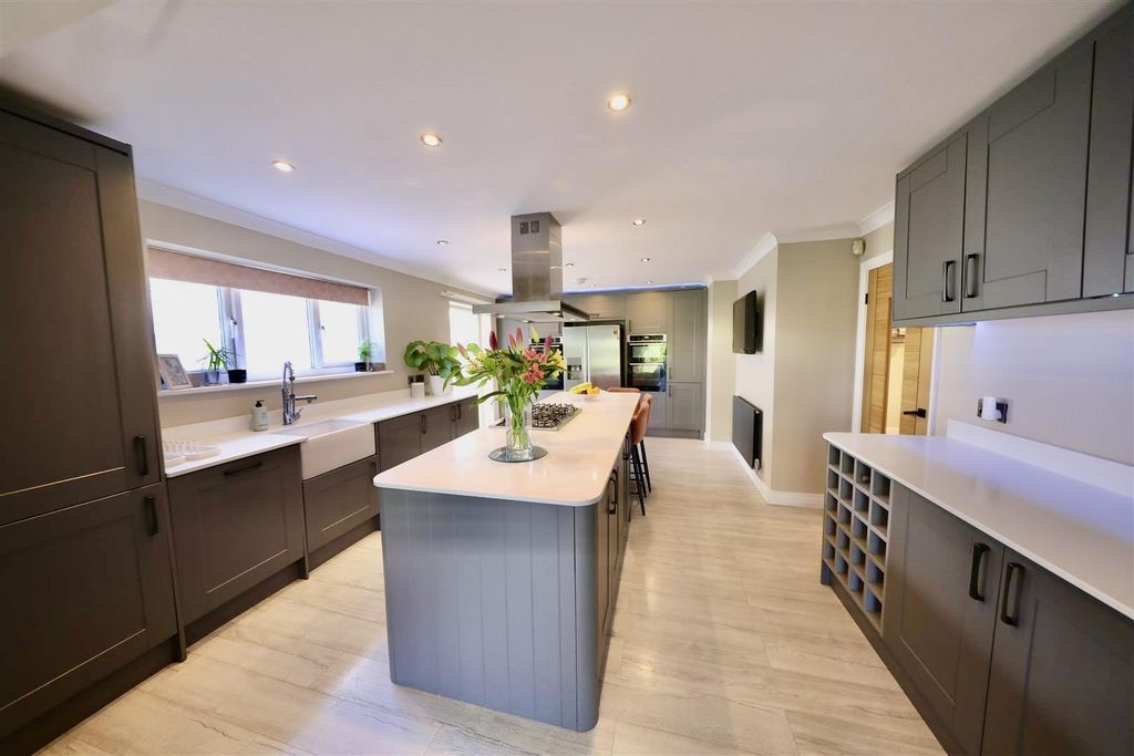 Property photo 2 of 26 Kitchen Diner