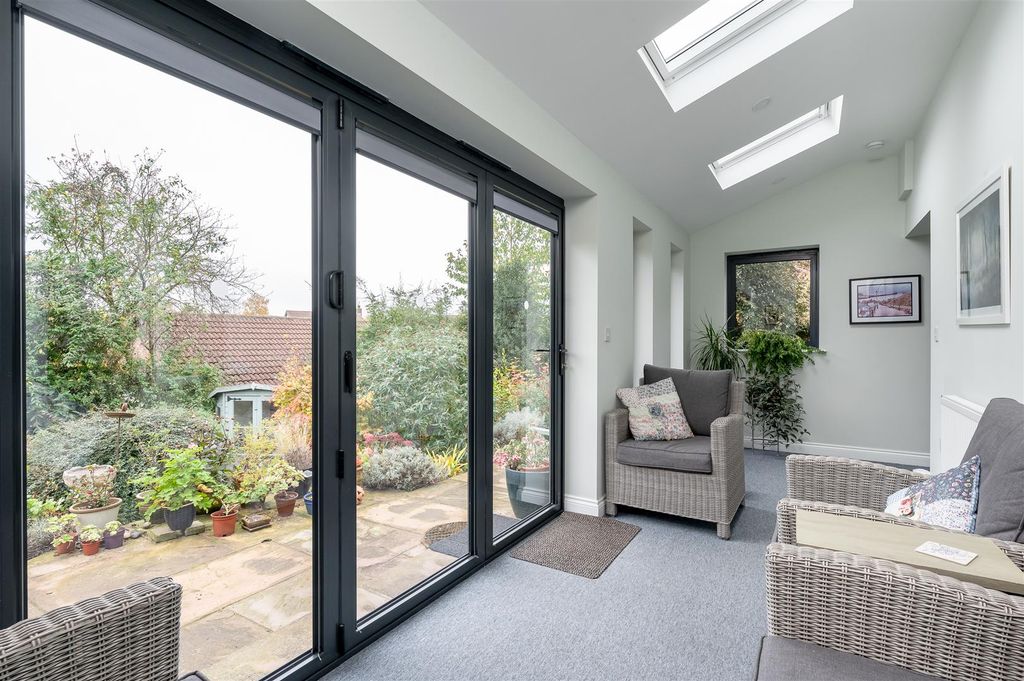 Property photo 2 of 22 Garden Room