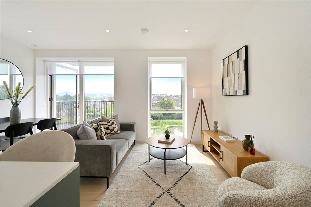 Property photo 1 of 9 Living Space