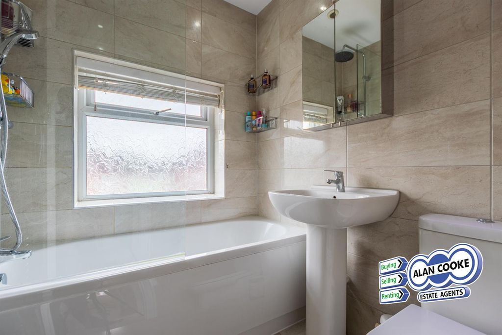 Property photo 3 of 14 Bathroom