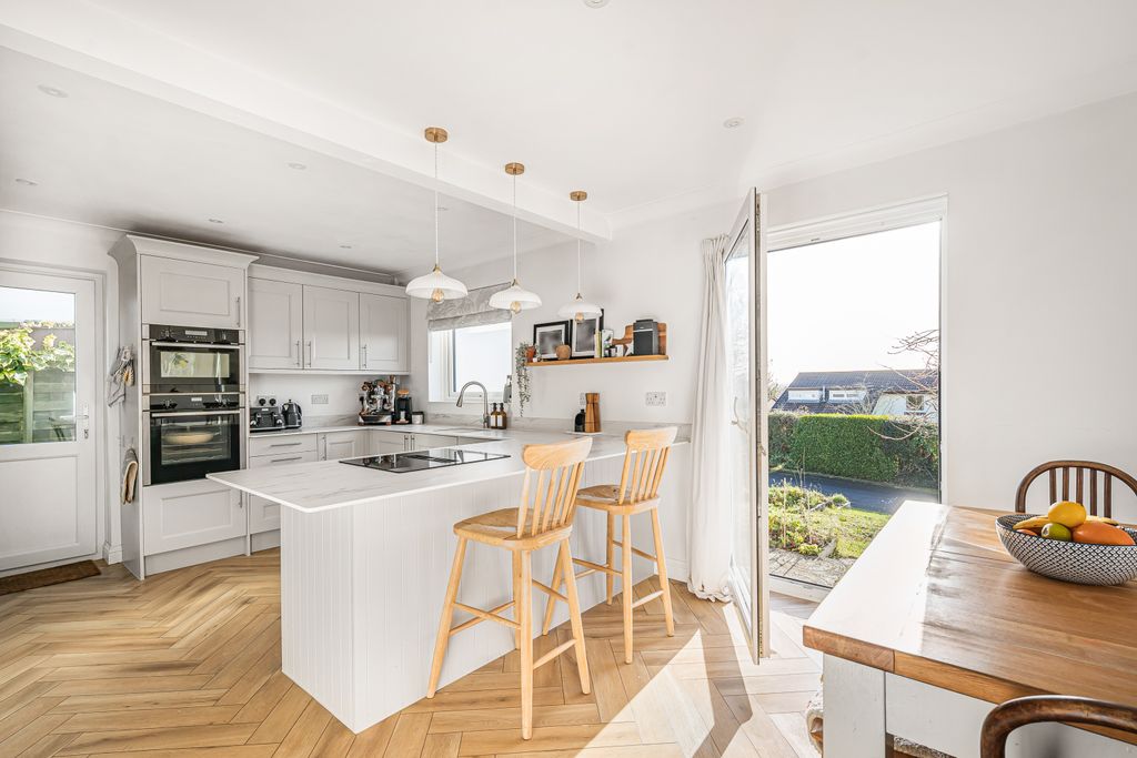 Property photo 2 of 29 Kitchen Dining (2)