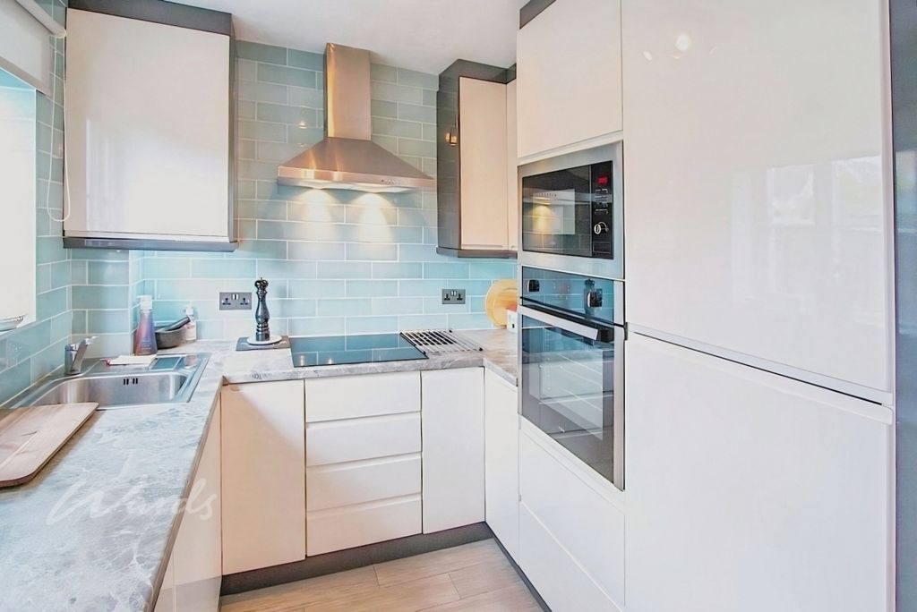 Property photo 2 of 9 Pochard Kitchen