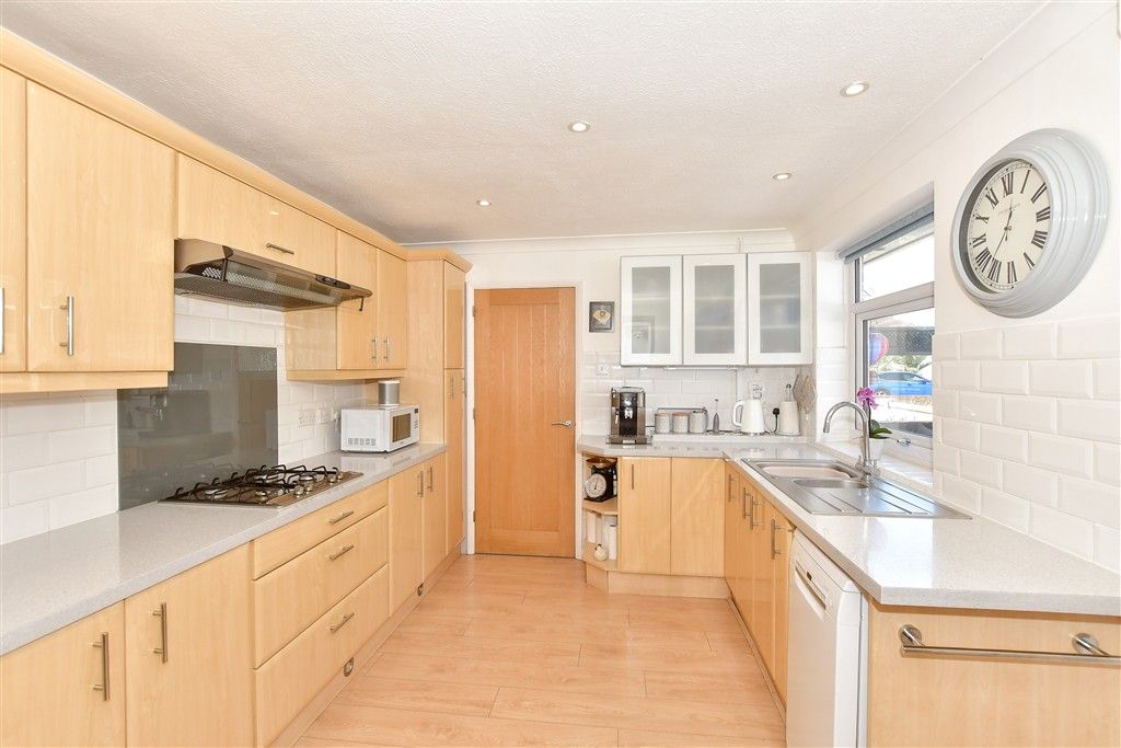 Property photo 2 of 14 Kitchen