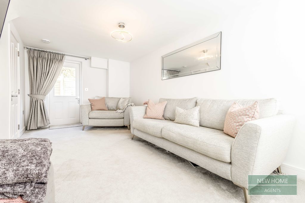 Property photo 3 of 17 Photo 16