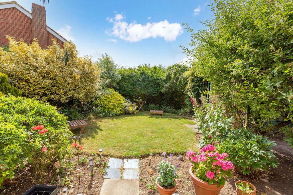 Property photo 2 of 27