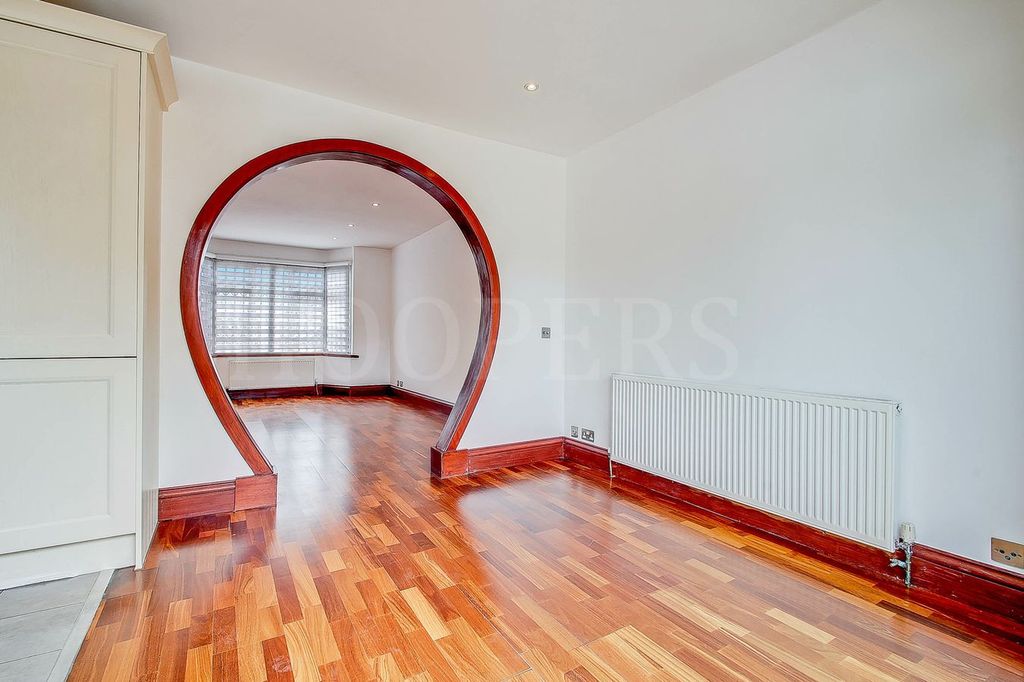 Property photo 3 of 16