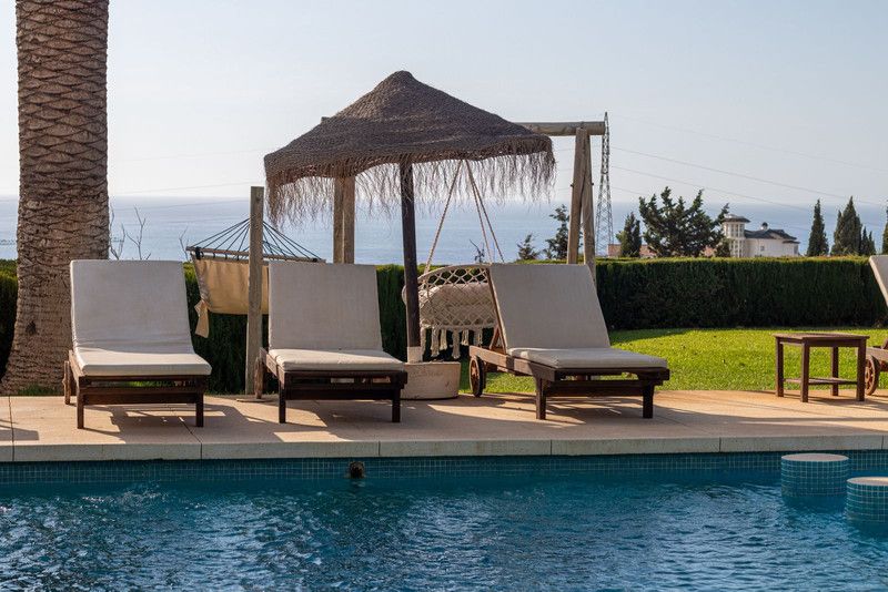 Property photo 2 of 136