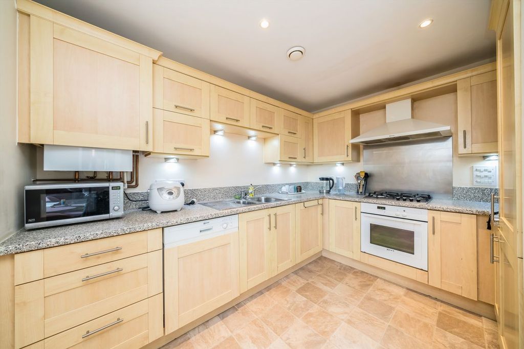 Property photo 3 of 5