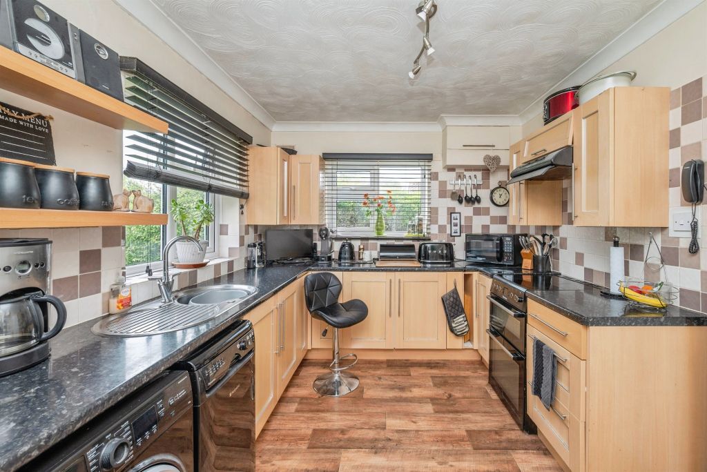 Property photo 3 of 17