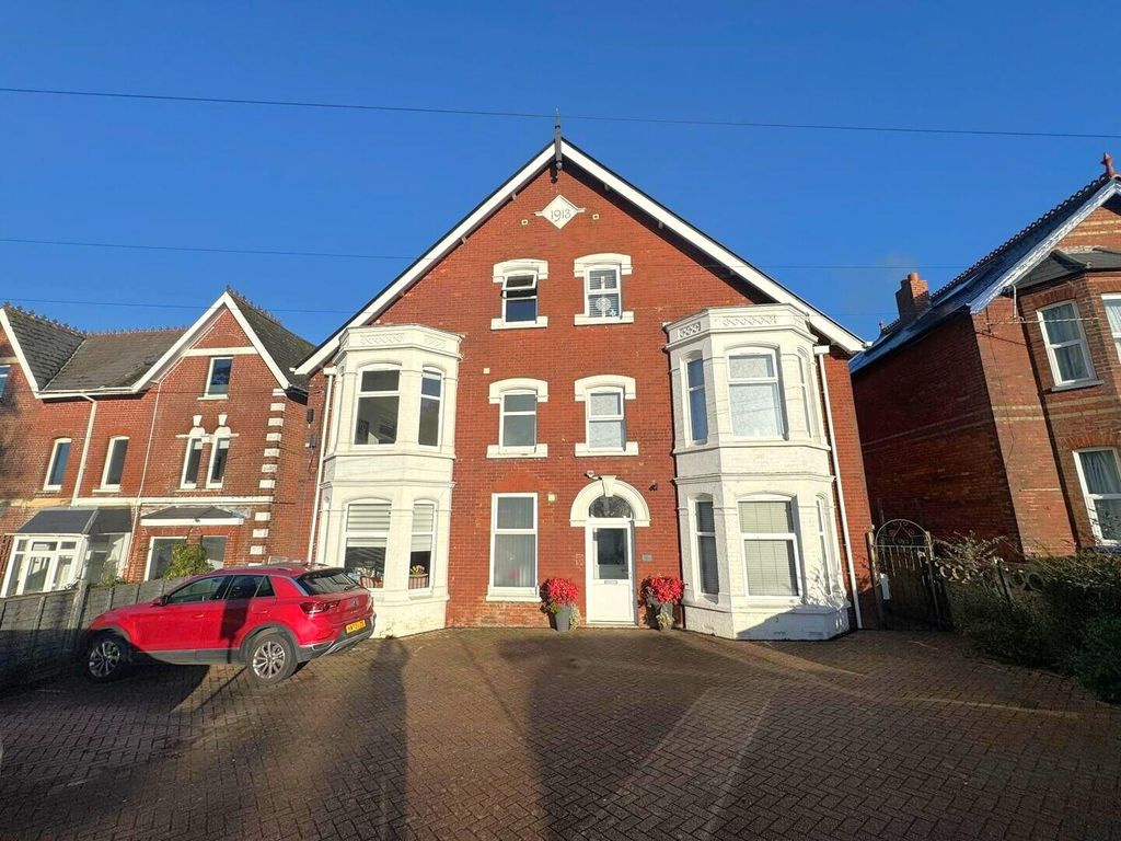 Property photo 1 of 6 Front (Exterior)