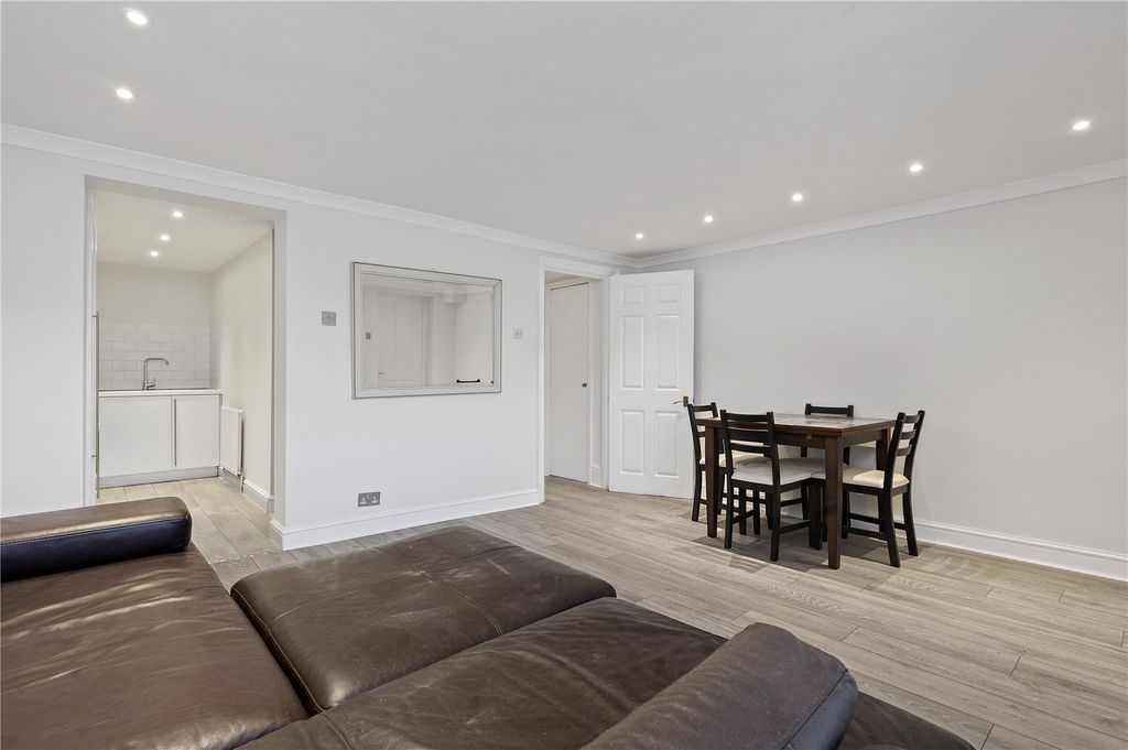 Property photo 3 of 14 Reception