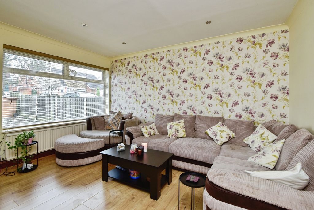 Property photo 3 of 17 Pbox-Img.Jpg