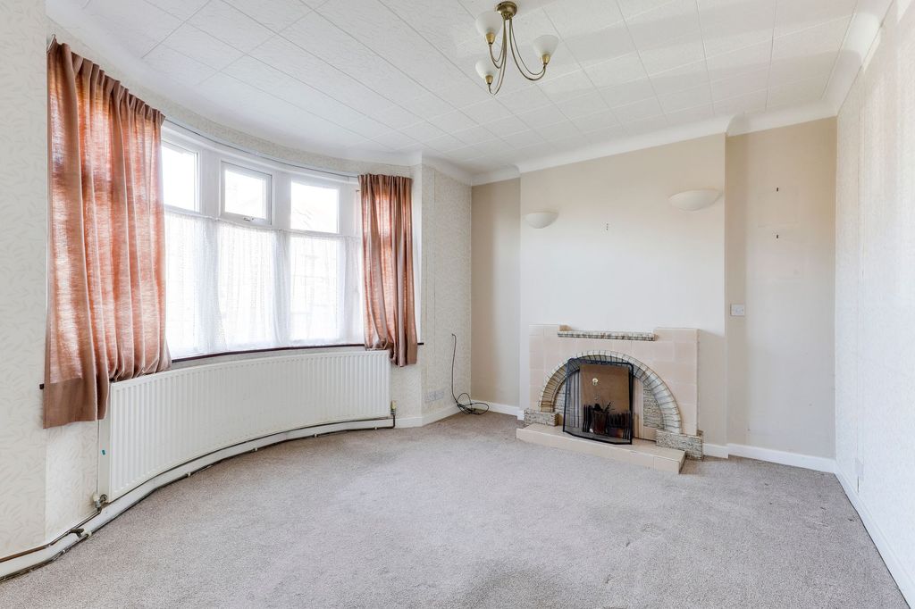 Property photo 2 of 25