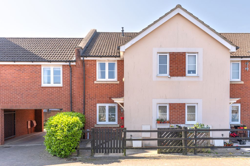 Property photo 1 of 15 43 Inkerman Close-20