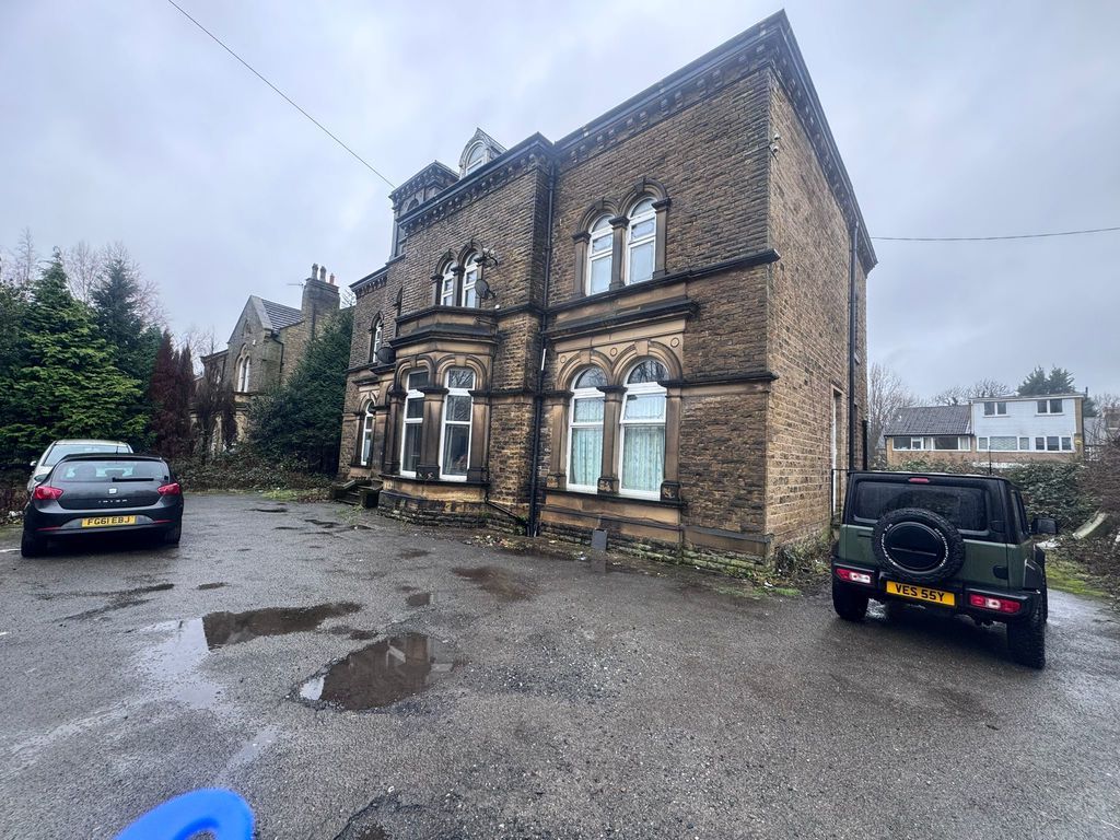 Property photo 1 of 6 Photo 6