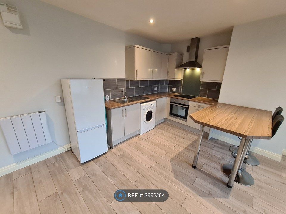 Property photo 3 of 8 Kitchen