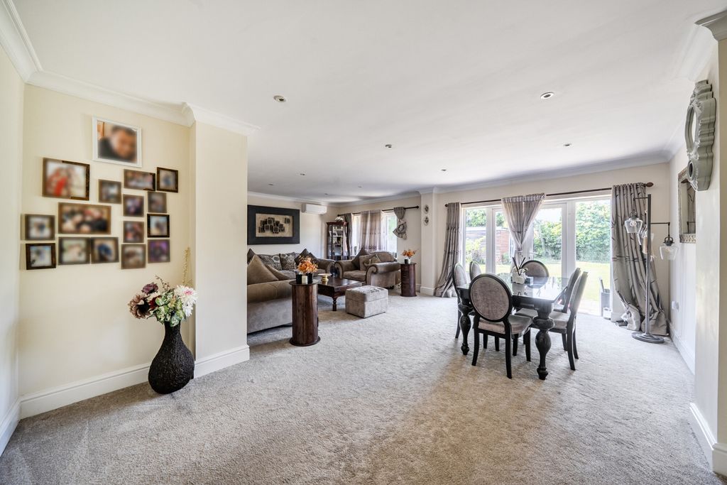 Property photo 2 of 21 1479470-17-6A3Bc0...