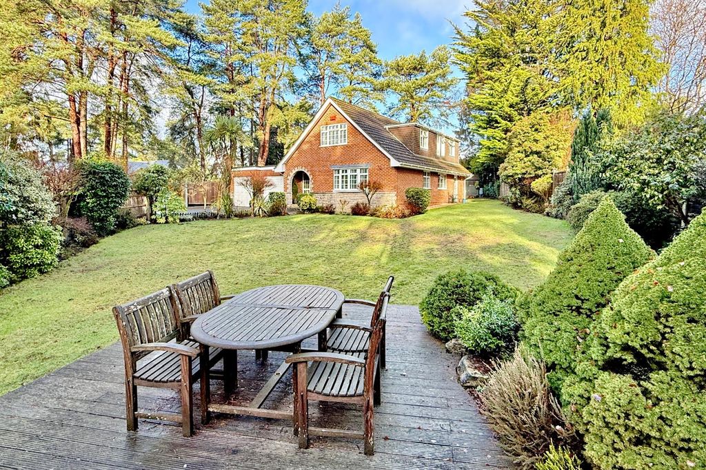 Property photo 1 of 32 4/5 Bed Detached Chalet Home