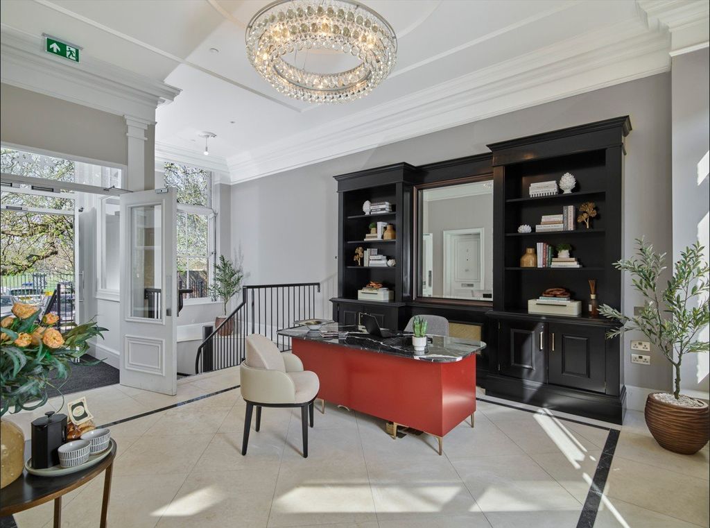 Property photo 3 of 11 Concierge