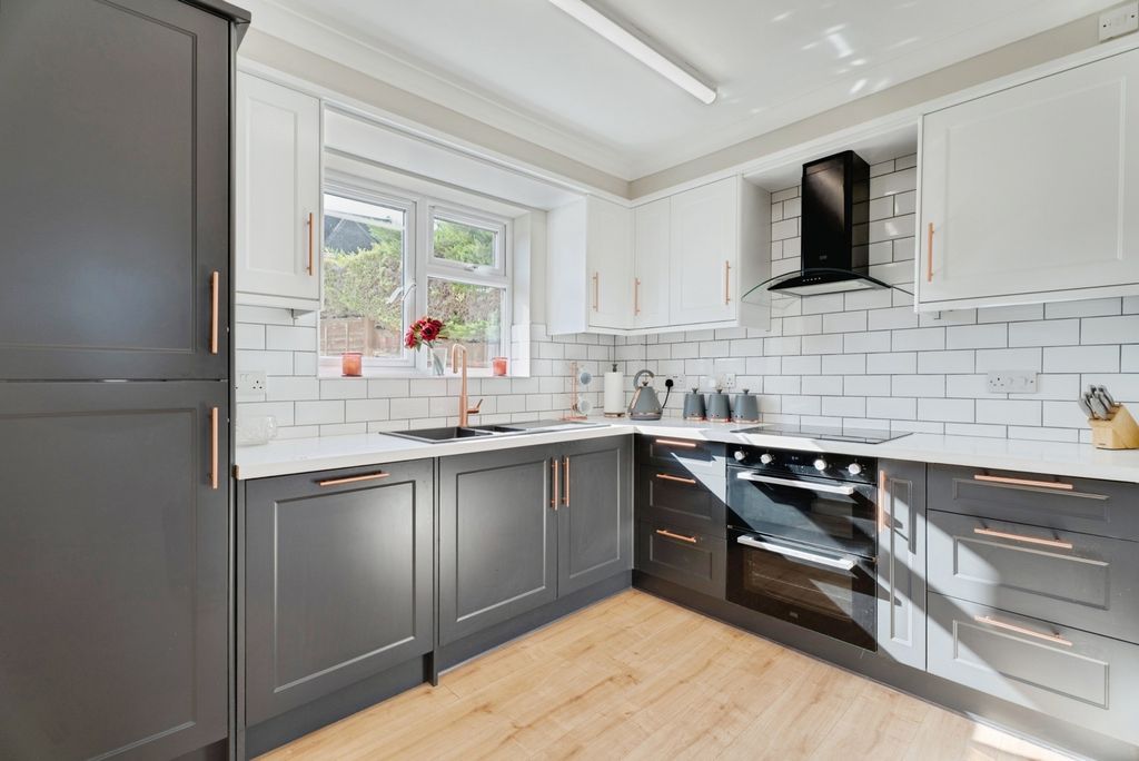 Property photo 2 of 18 Pbox-Img.Jpg